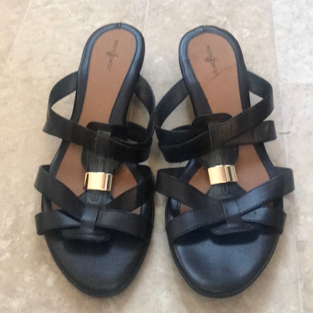 Black dress shoes